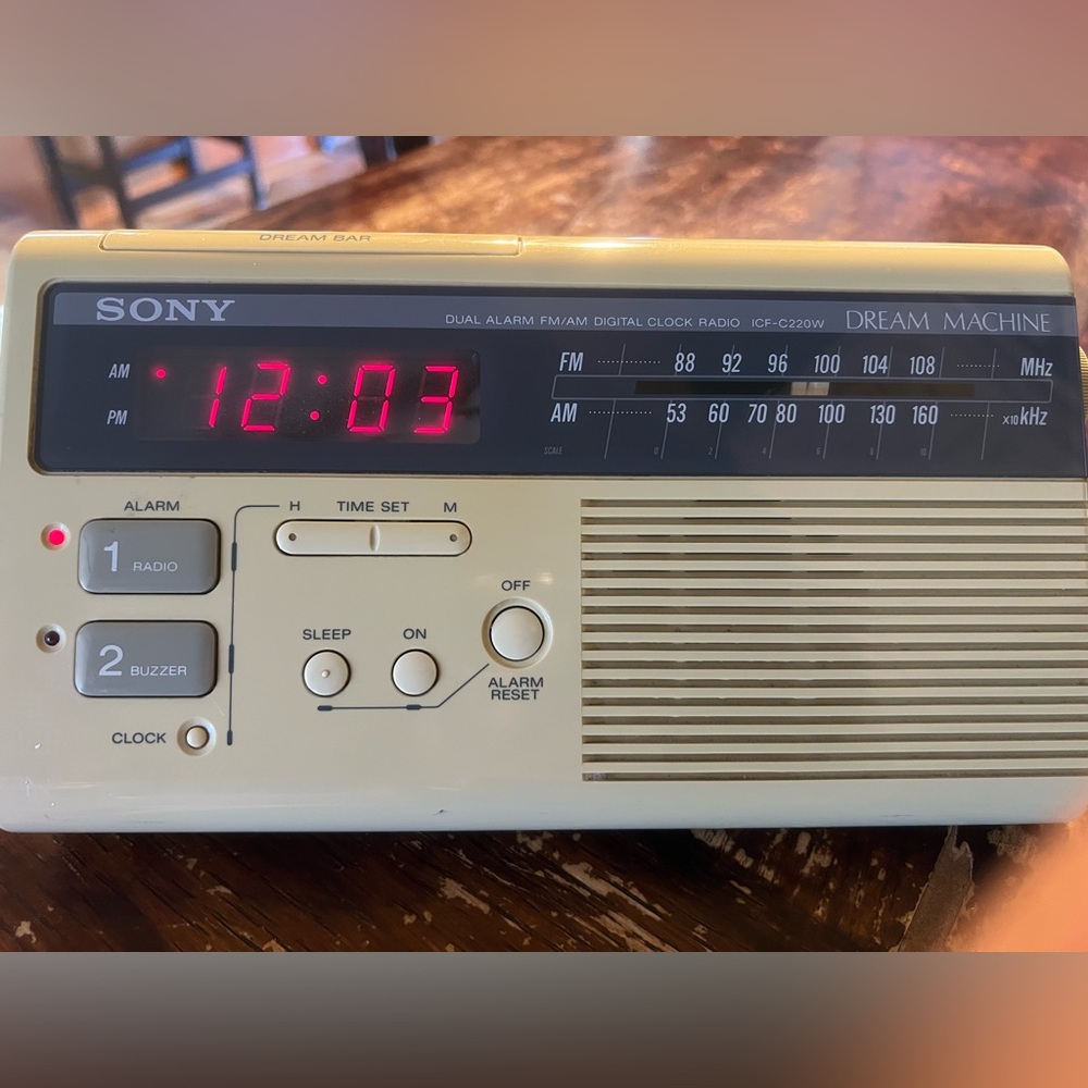 Vintage WORKING Sony Dream Machine Dual Alarm Digital Clock Radio ICF-C221W